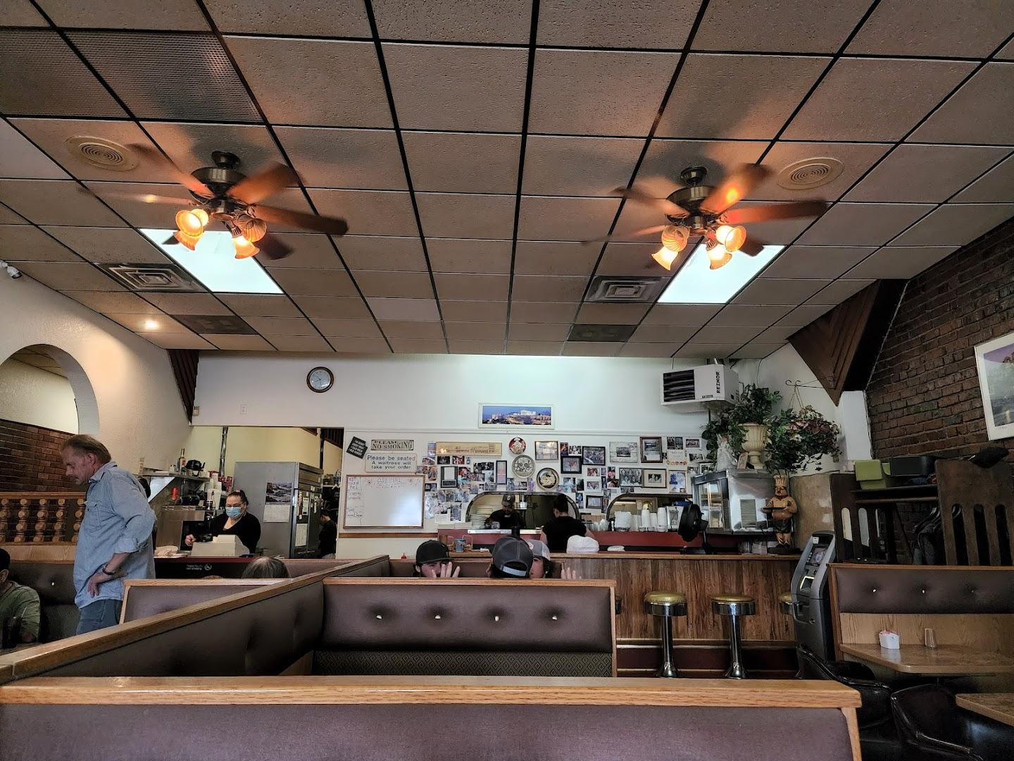 Jeno's Restaurant & Lounge
